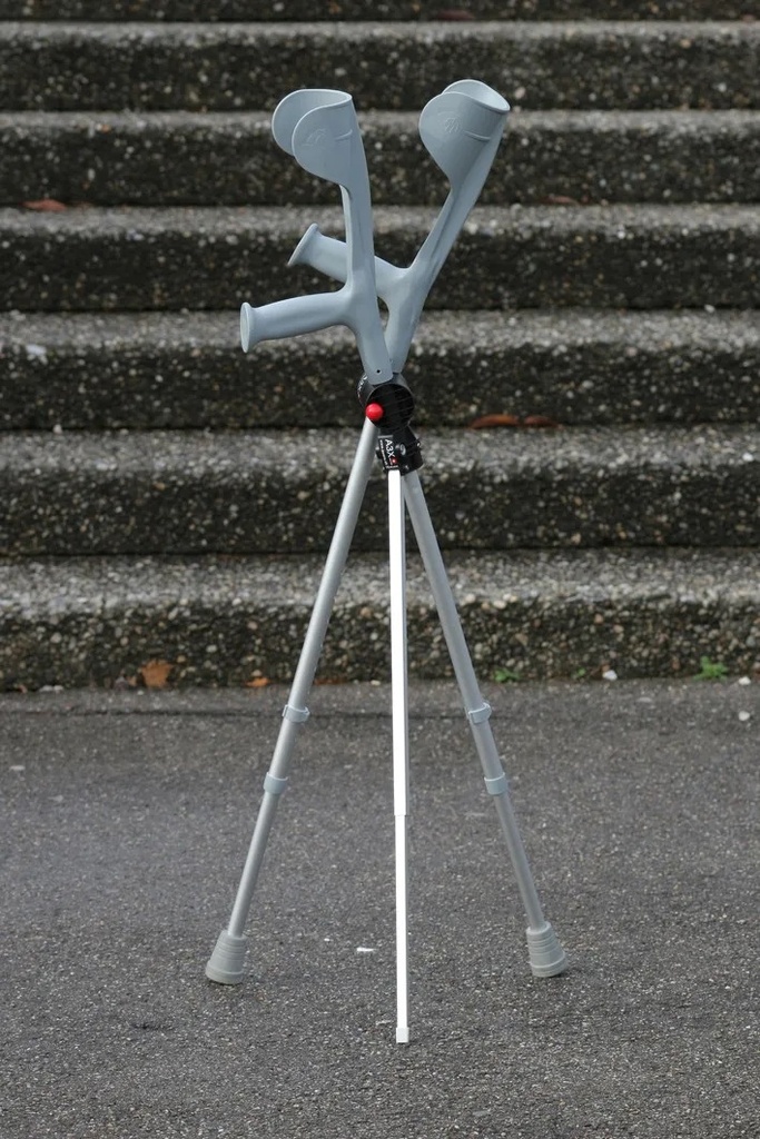 Gehhilfe A3X / Krückenständer